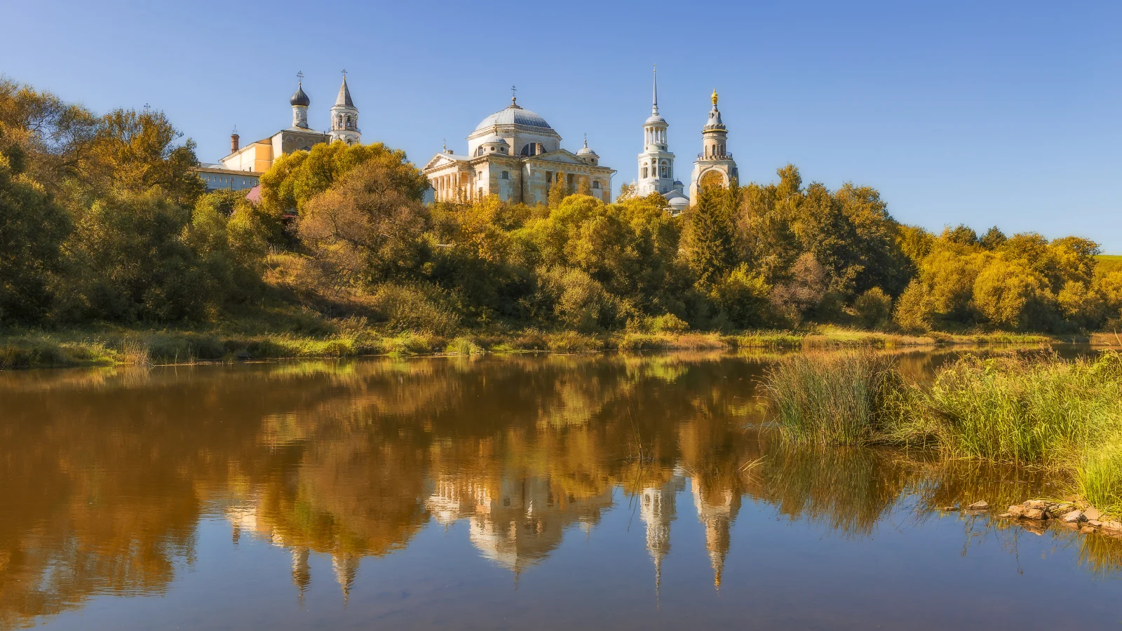 Торжок на день: набережная Тверцы, монастырь и золотное шитьё — фото 1