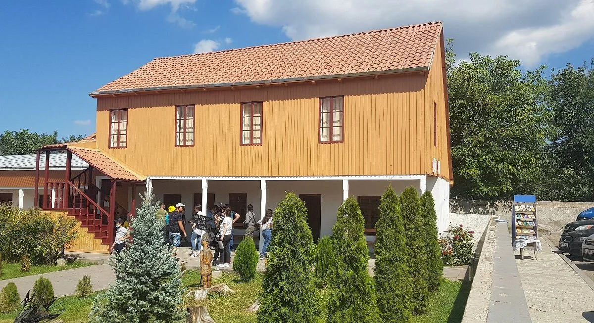 Дсех на день: дом Туманяна, сельские улицы и пейзажи Лори — фото 1
