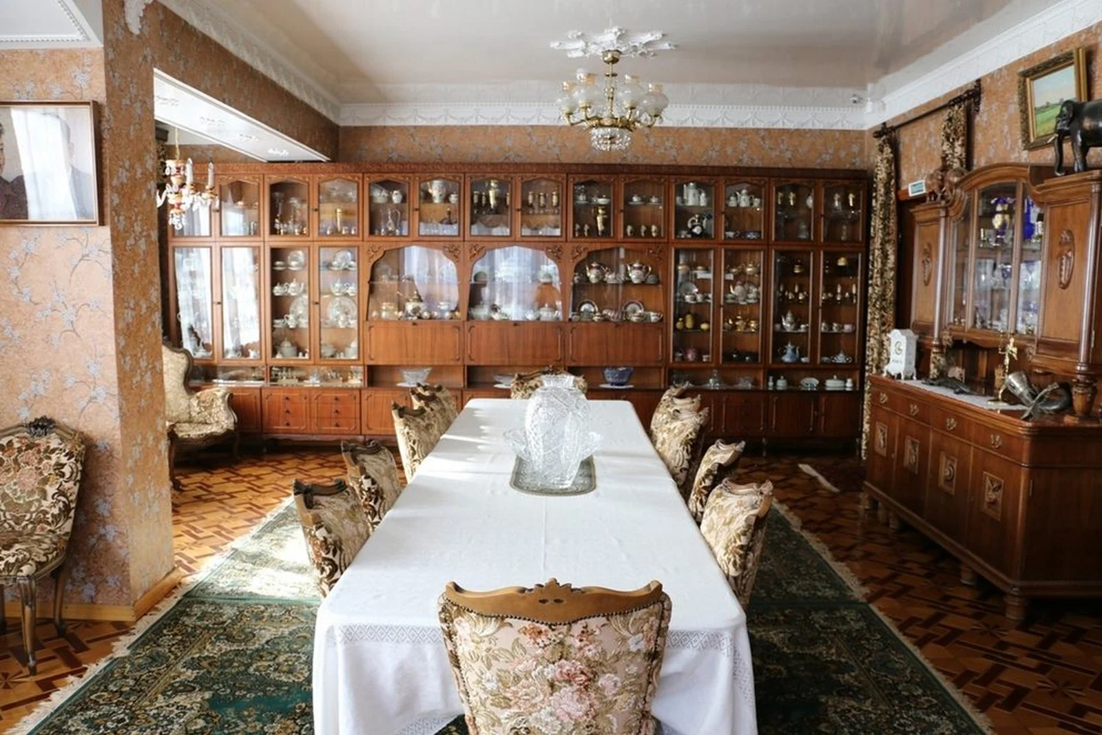 Музей Кунаева в Алматы: рабочий кабинет, подарки и мемориальная квартира — фото 1