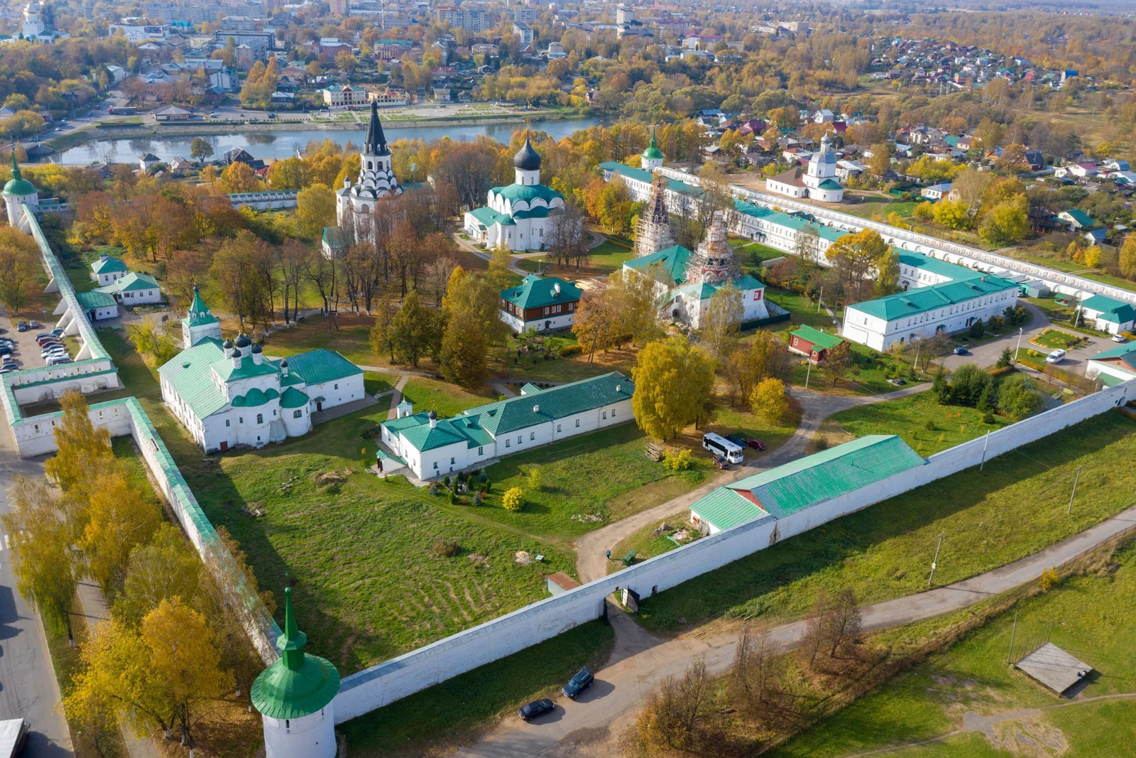 Александровская слобода: царские палаты и монастырский двор — фото 1