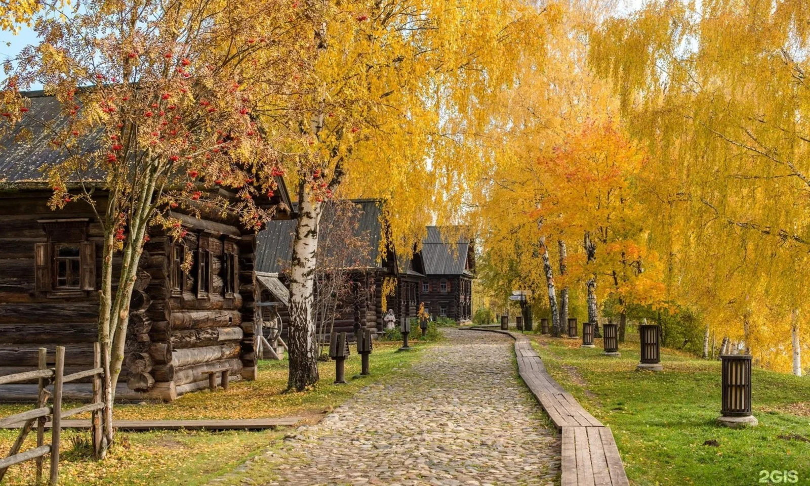 Костромская слобода: деревянные дома и церкви за монастырём — фото 1