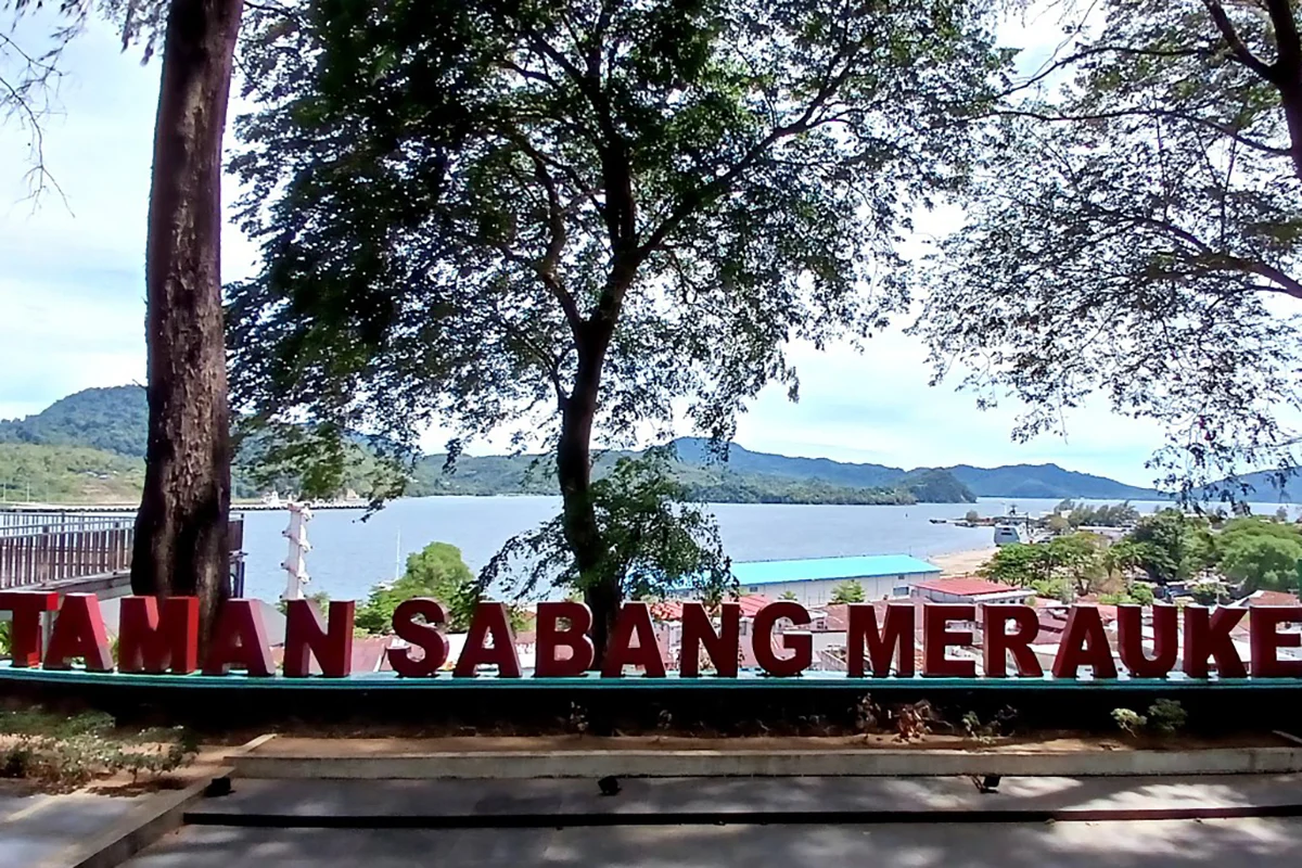 Городской вид из парка Taman Sabang Merauke
