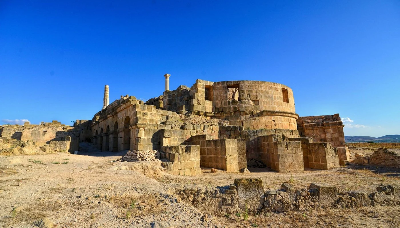Удна из Туниса: амфитеатр, капитолий и римский город среди полей — фото 1
