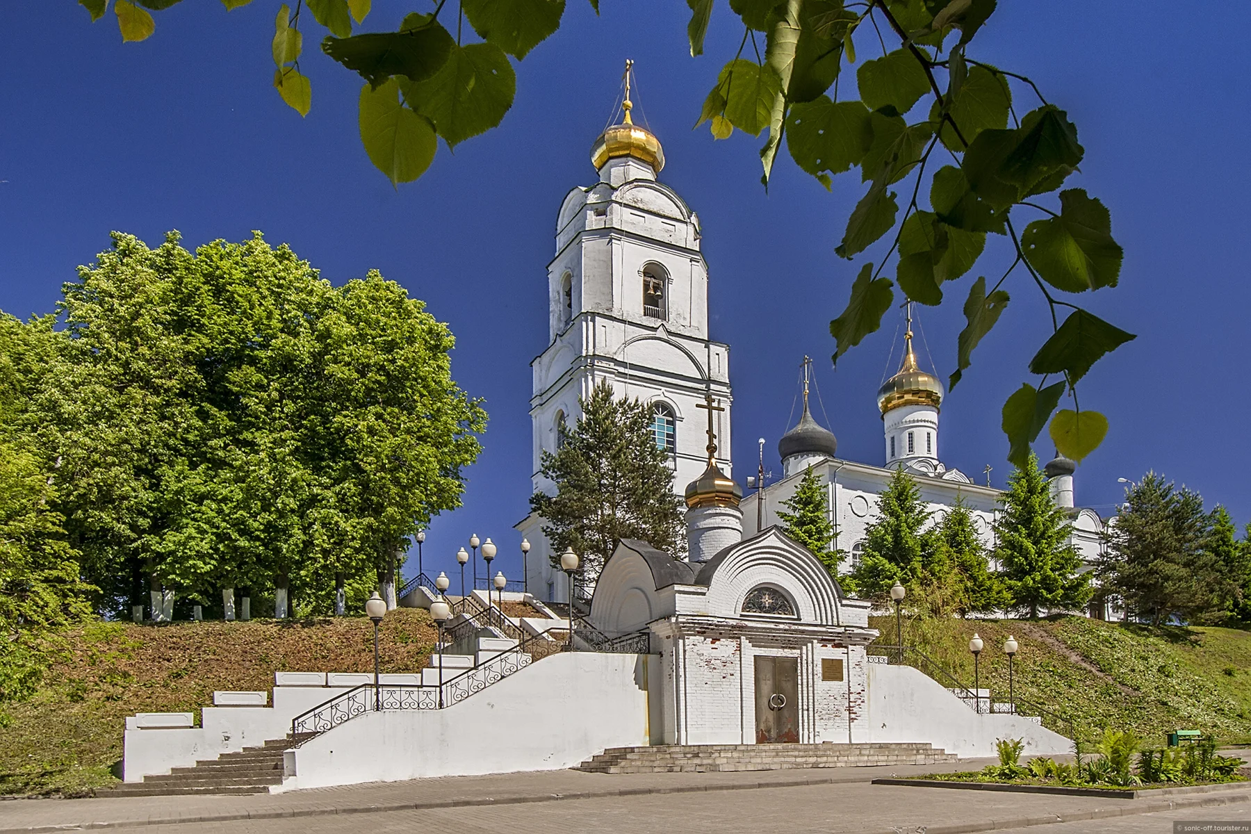 Подъём к Троицкому собору в Вязьме