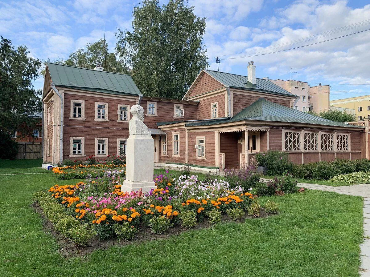 Двор и мемориальный дом музея Павлова