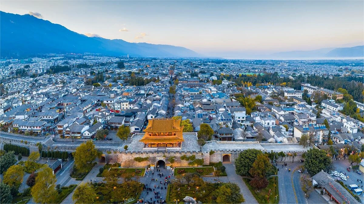 Дали на два дня: старый город, ремёсла и озеро Эрхай — фото 1