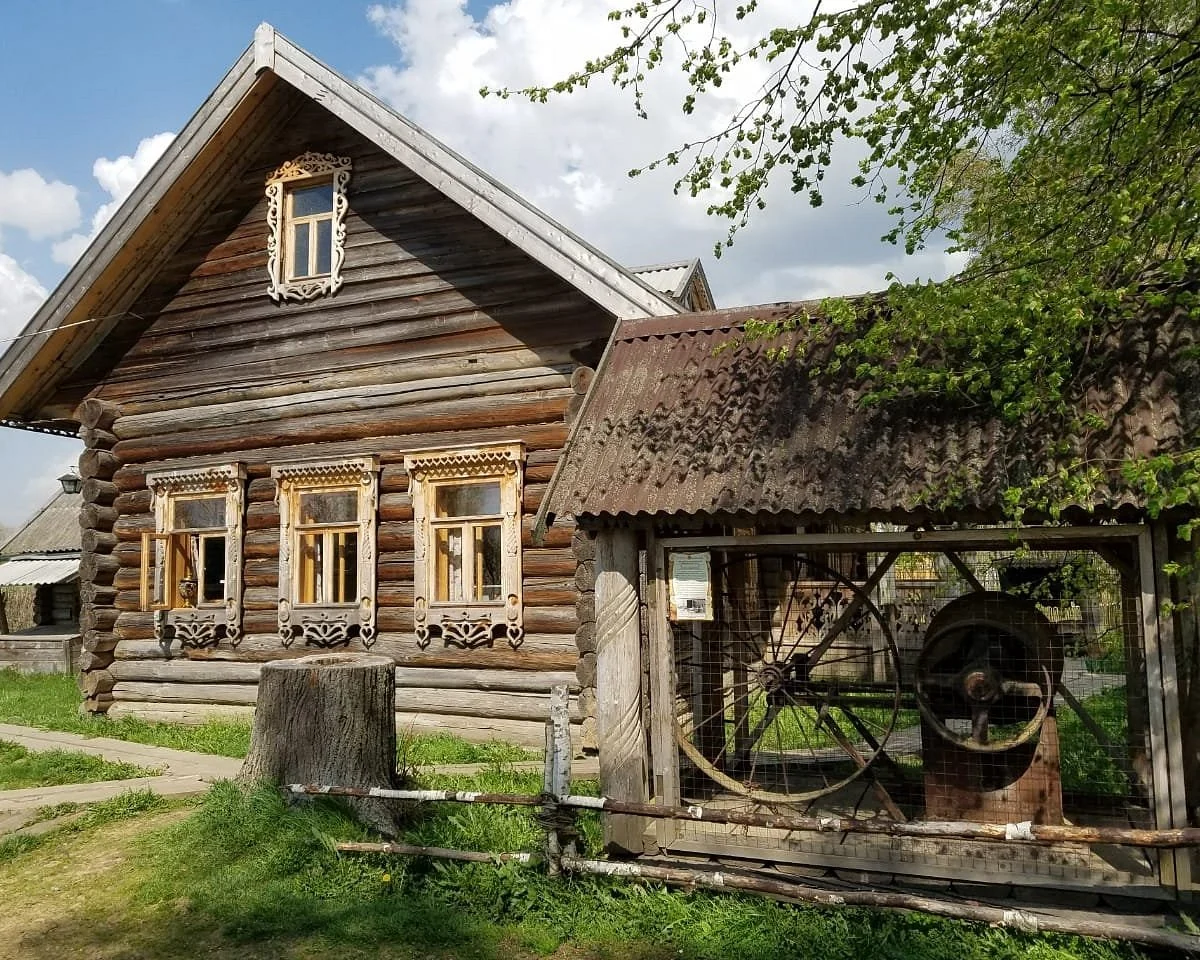 Изба музея кацкарей в Мартынове