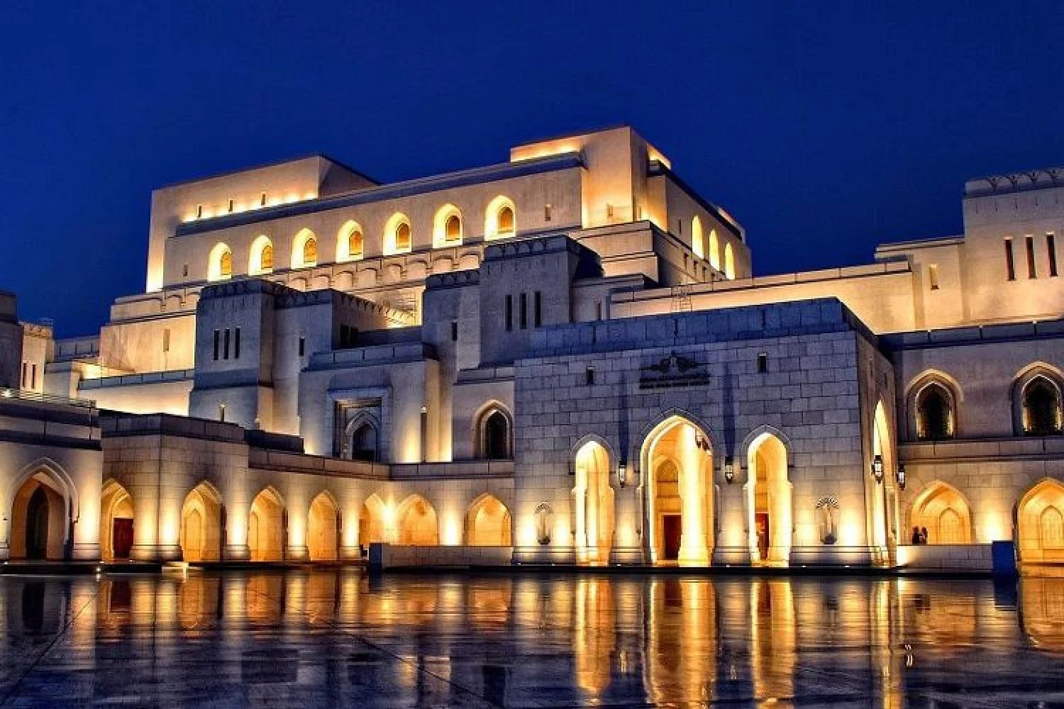 Королевская опера Маската днём: экскурсия и музыкальная выставка — фото 1