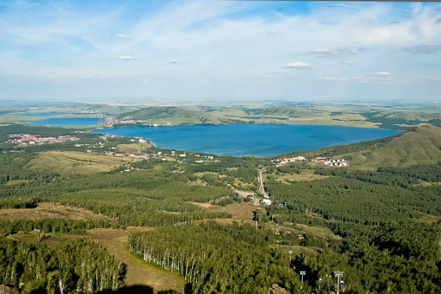 Банное с высоты горного склона