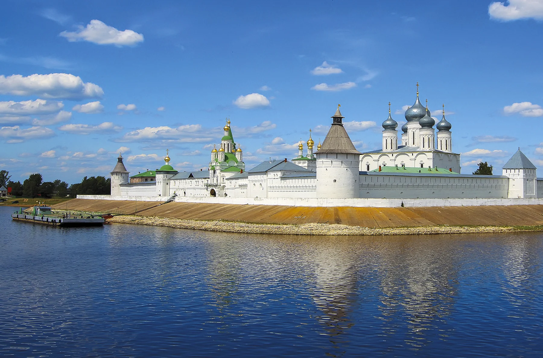 Макарьевский Желтоводский монастырь на Волге