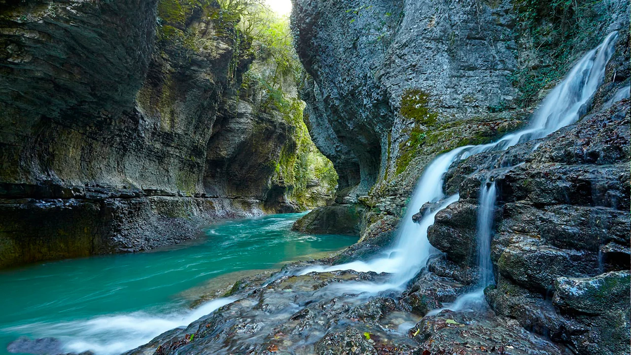 Мартвильский каньон: пешеходная петля, лодка и день из Кутаиси — фото 1