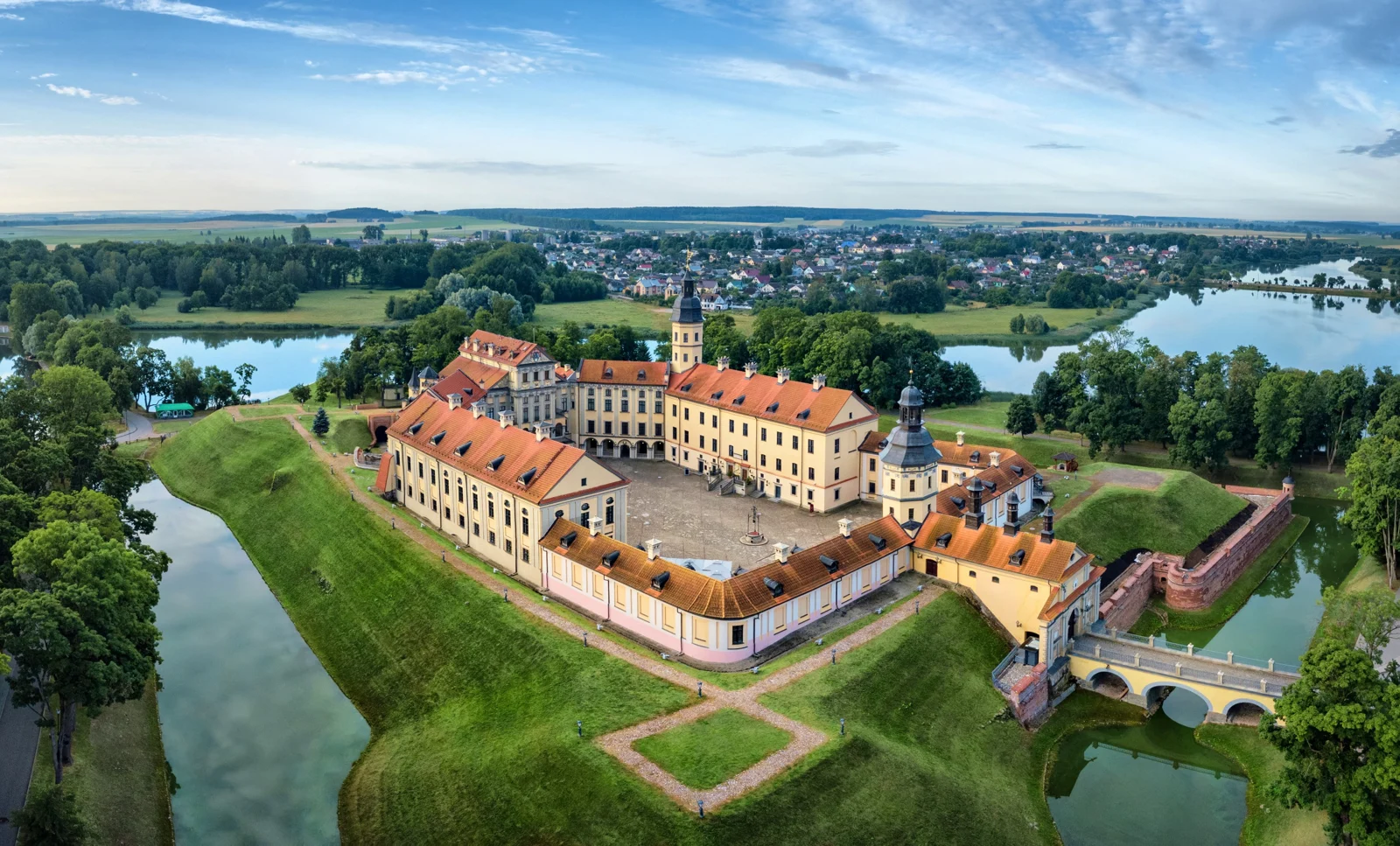Несвиж на день: дворец Радзивиллов, парки и город — фото 1