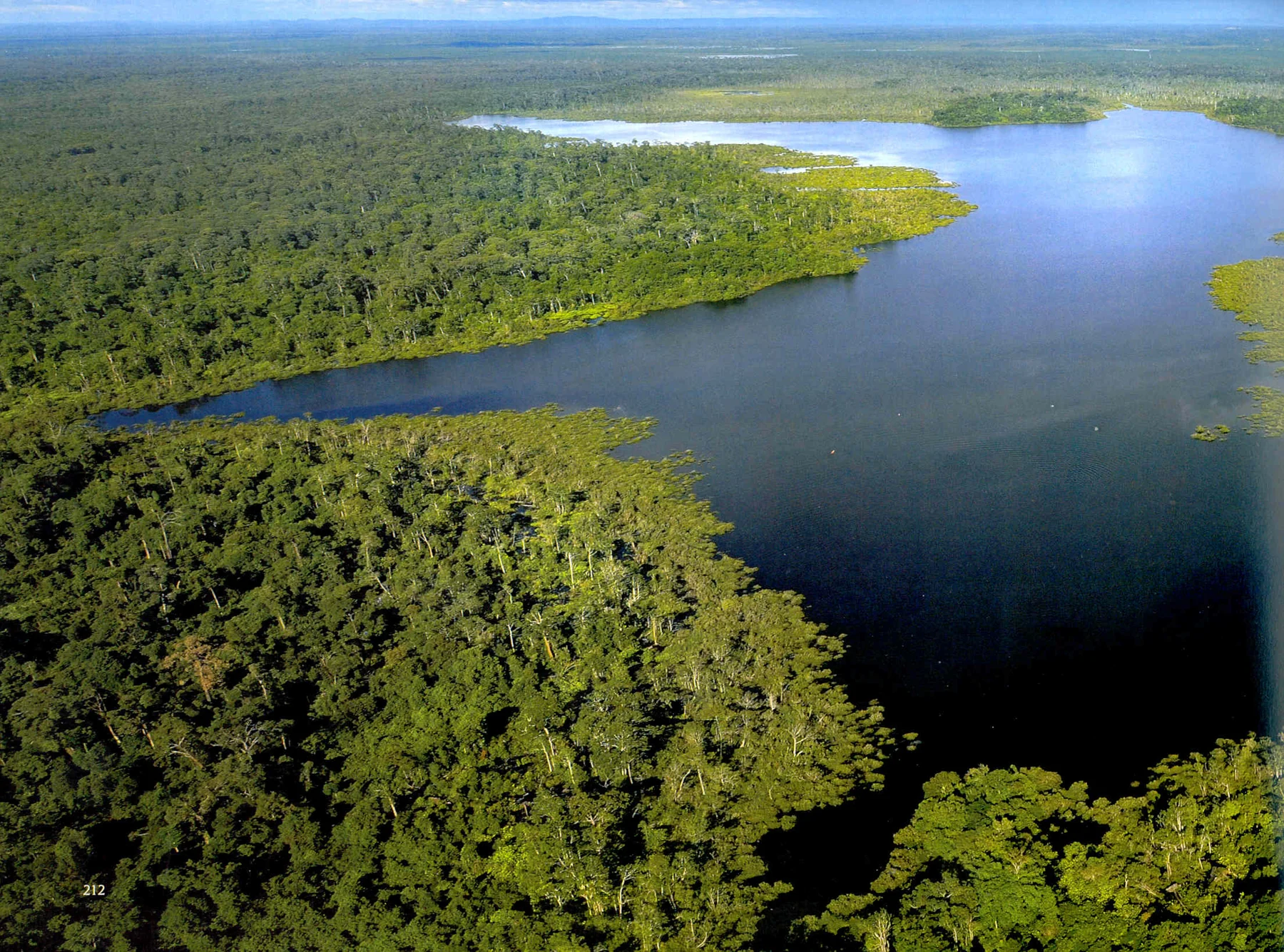 Озеро Лоаган-Бунут с высоты