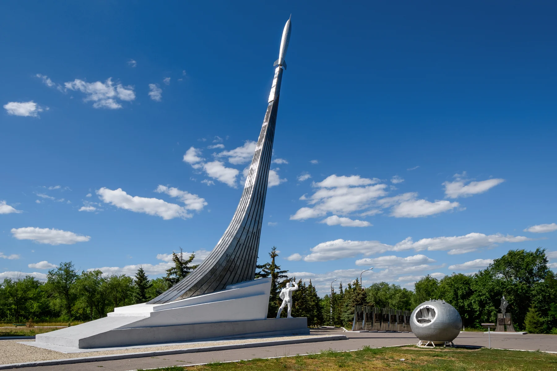 Монумент на месте приземления Гагарина