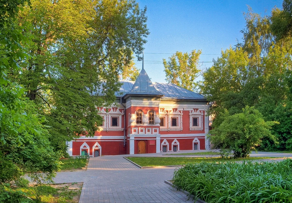Палаты Коробовых в осенней Калуге