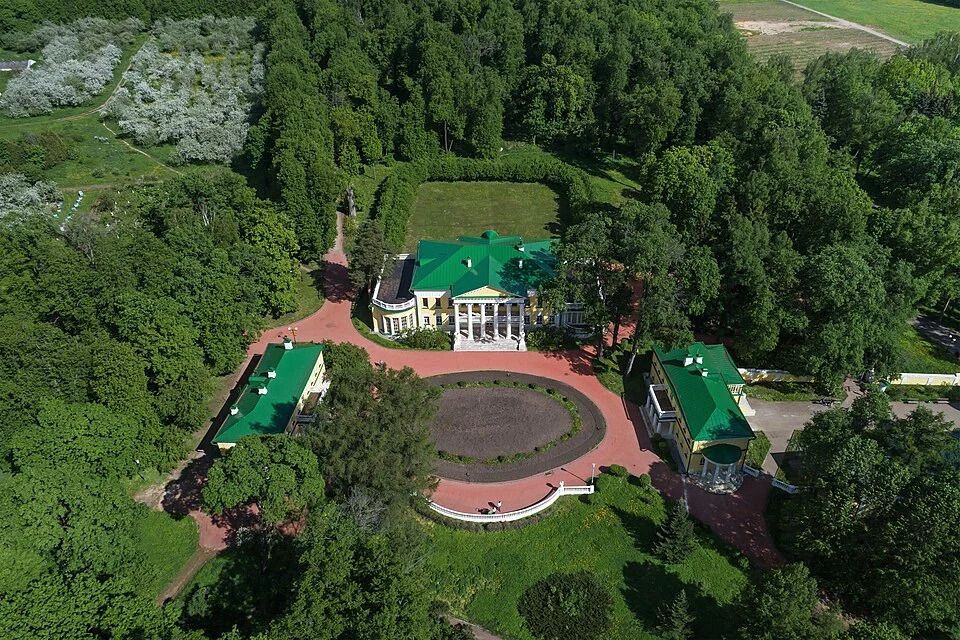 Горки Ленинские: усадебный дом, музей и парк на один день — фото 1