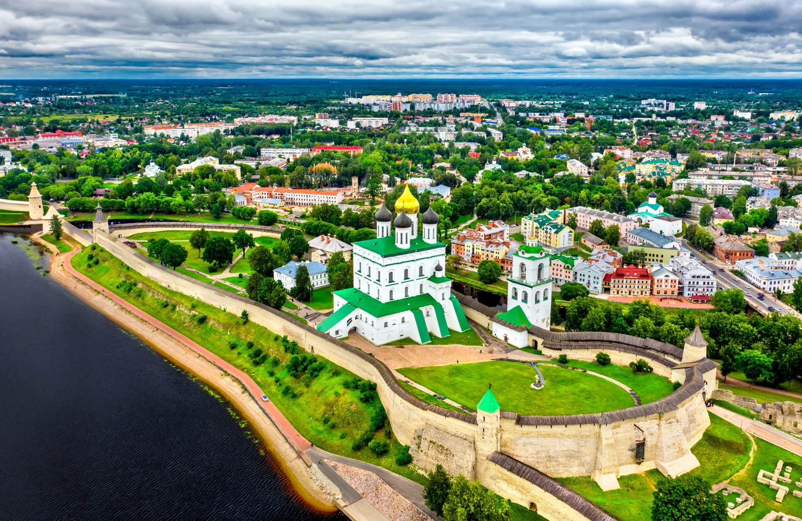 Псков за два дня: кремль, две реки и древние храмы — фото 1