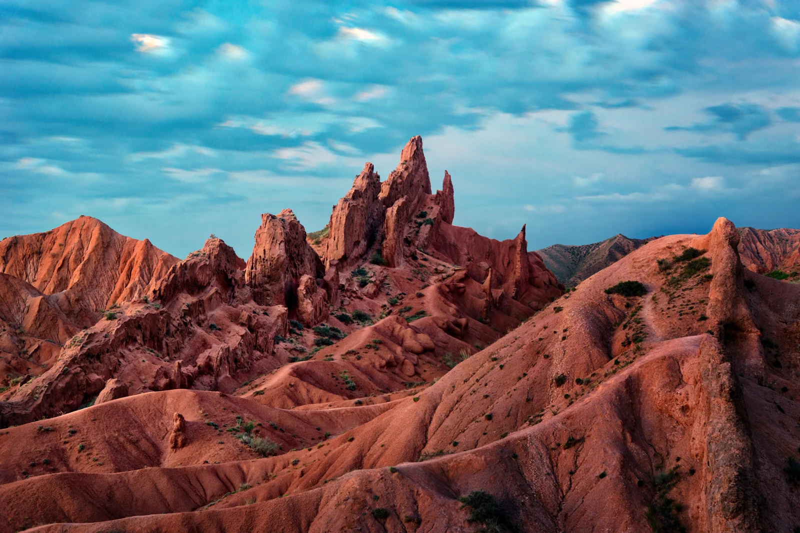 Каньон Сказка на Иссык-Куле: короткий маршрут среди красных складок — фото 1