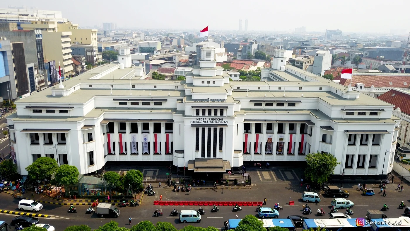 Здание музея Банка Мандири у Jakarta Kota