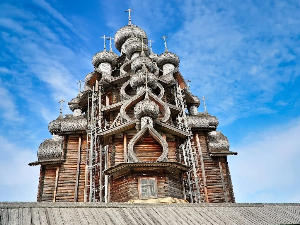 Кижи за день: деревянные храмы, деревня и берег Онеги — фото 1