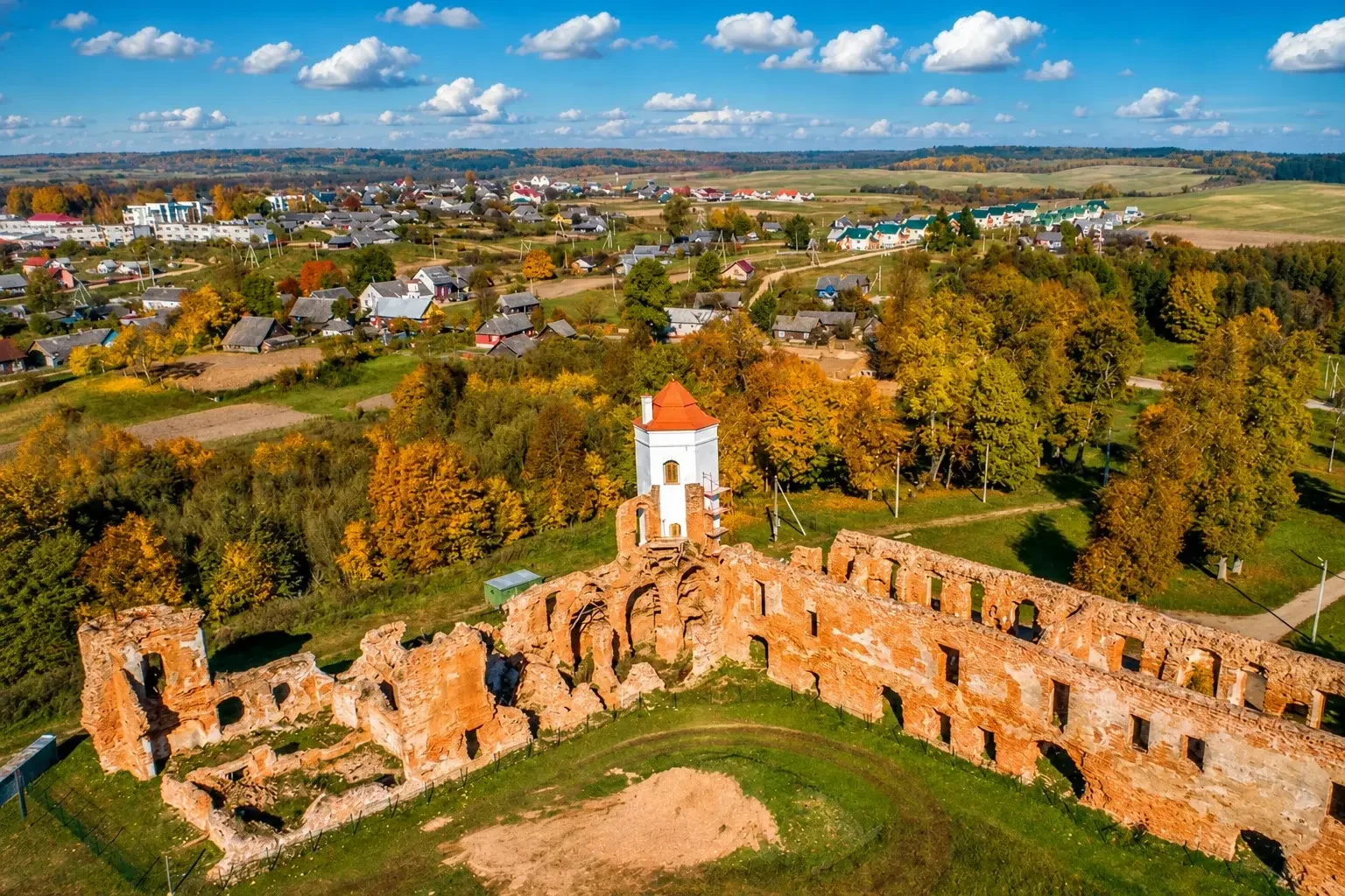 Крево и Гольшаны за день: два замка и прогулки по местечкам — фото 1