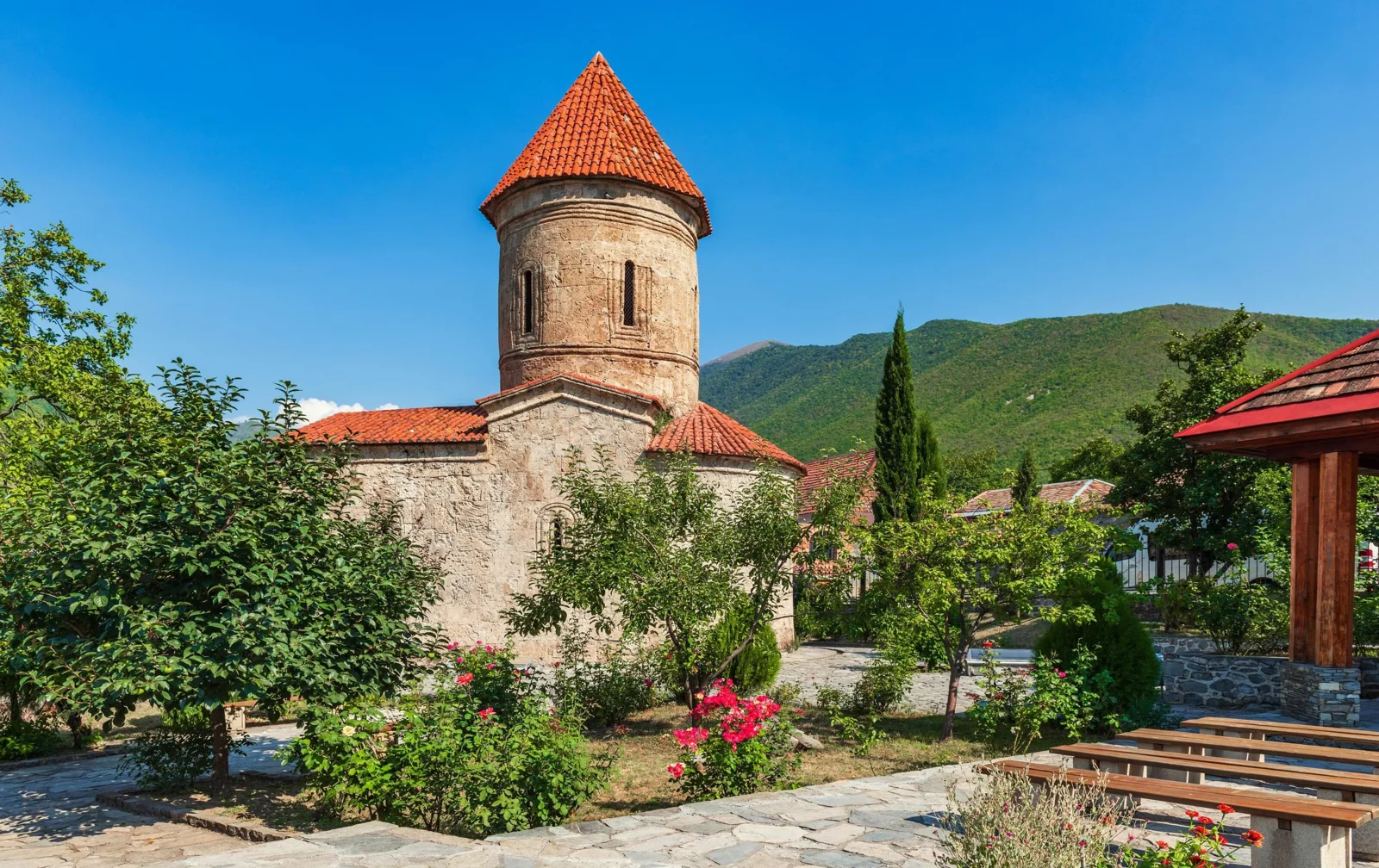 Киш из Шеки: старинная церковь и прогулка по предгорному селу — фото 1