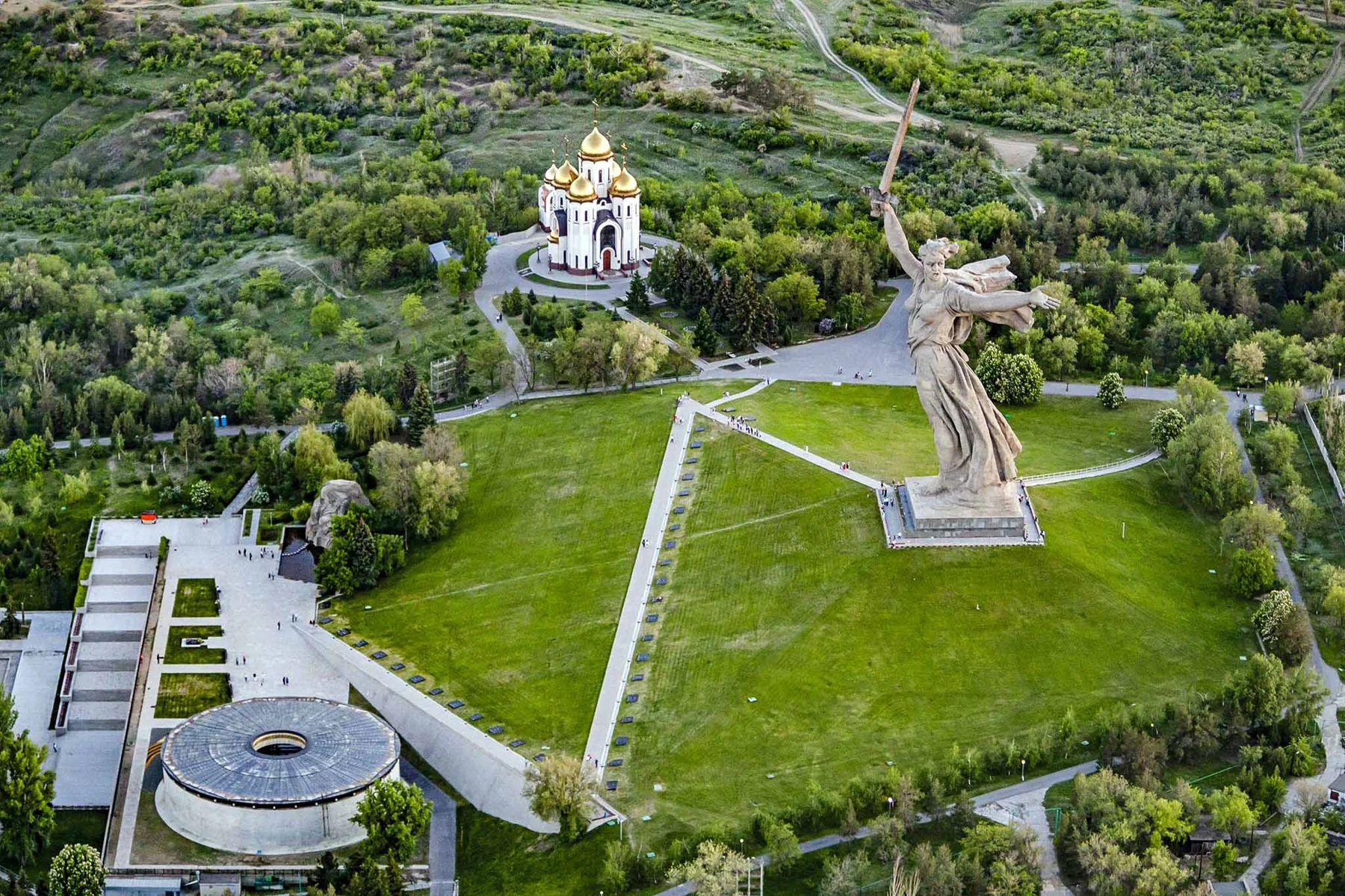Мамаев курган: общий вид мемориального ансамбля