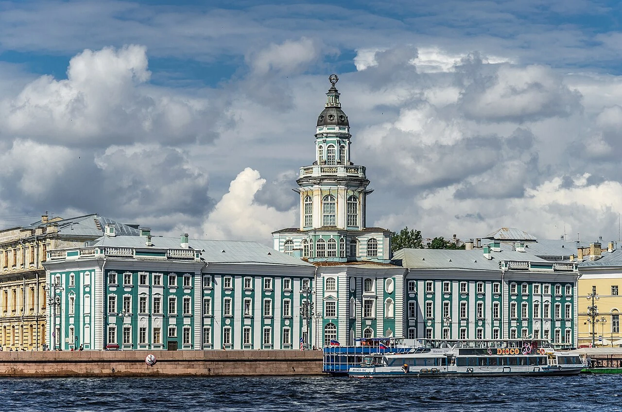 Кунсткамера на Университетской набережной
