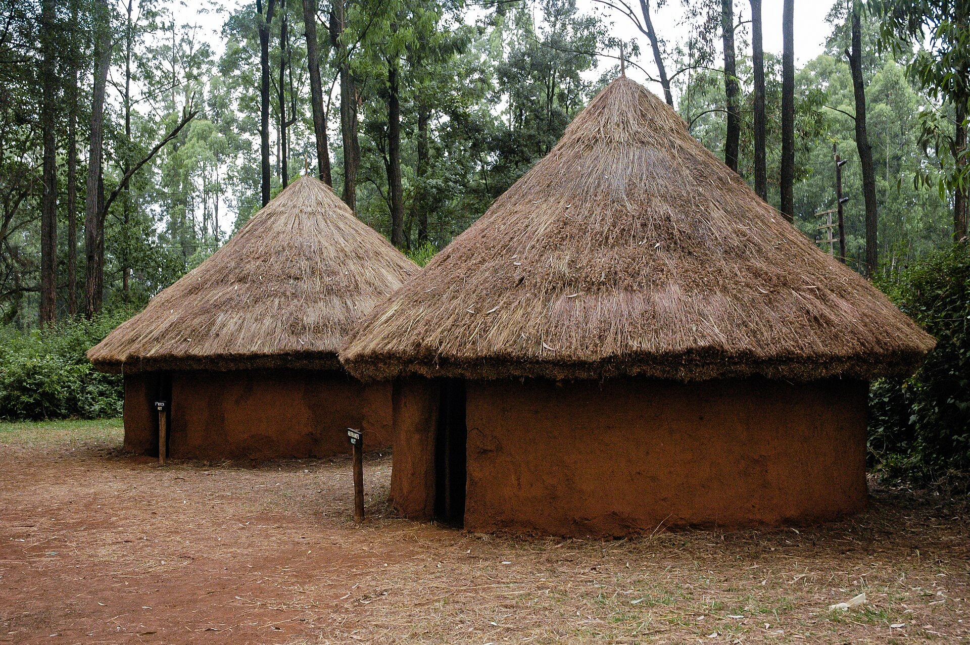 Постройки Kamba в Bomas of Kenya