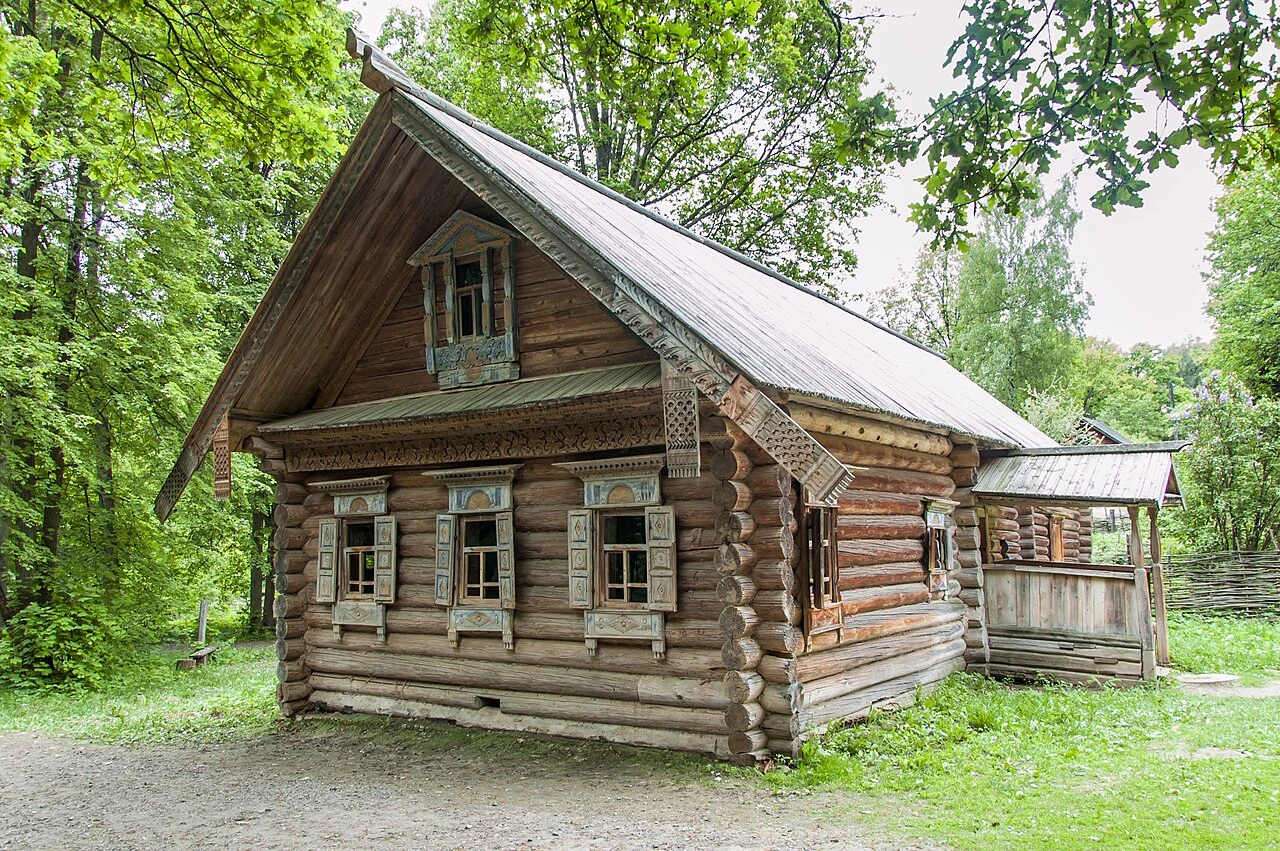 Дом Обуховой из деревни Ульянково в Щёлоковском хуторе