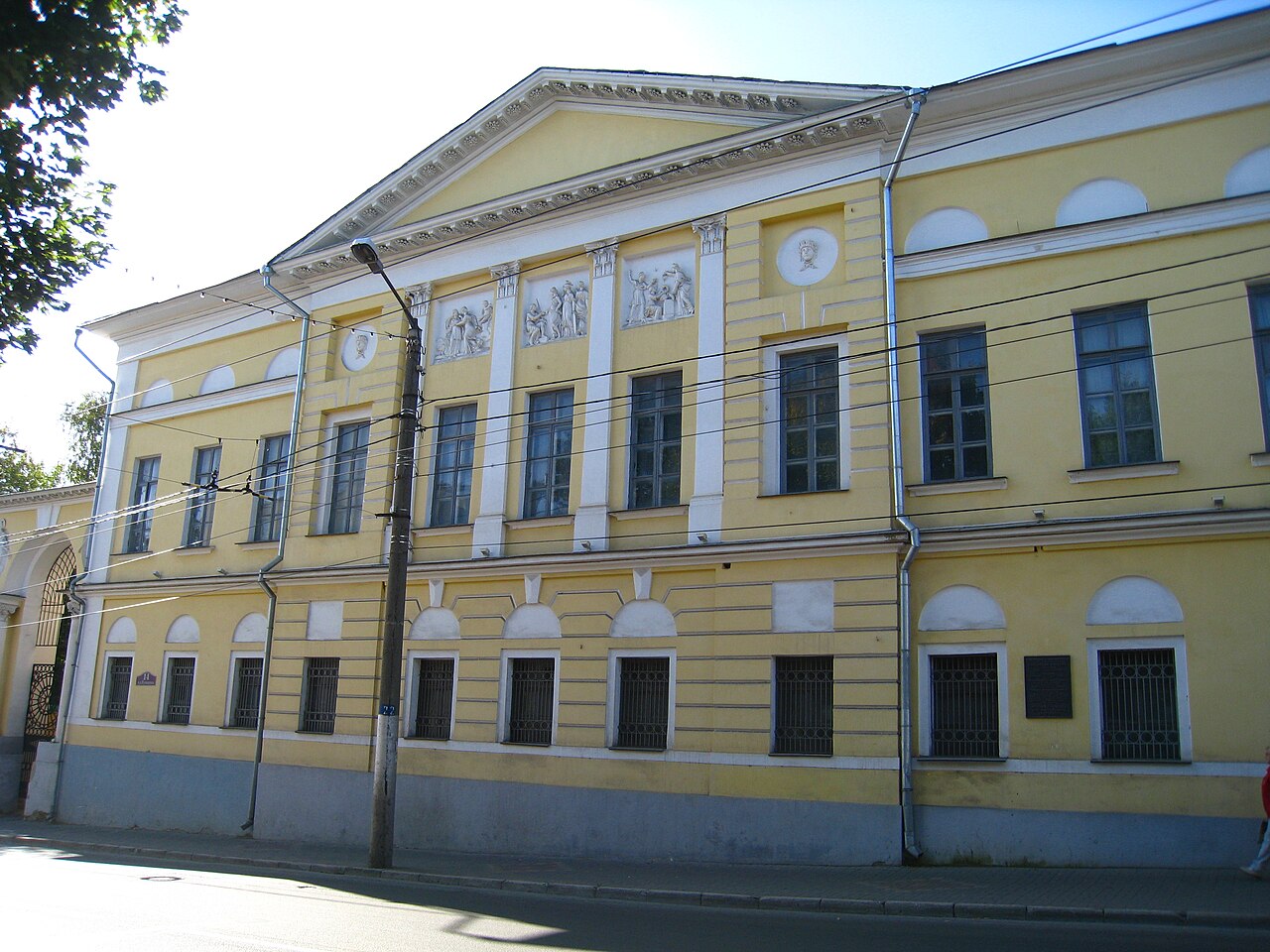 Уличный фасад усадьбы Золотарёвых