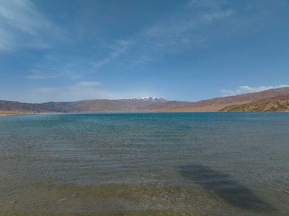 Водная гладь Орто-Токойского водохранилища