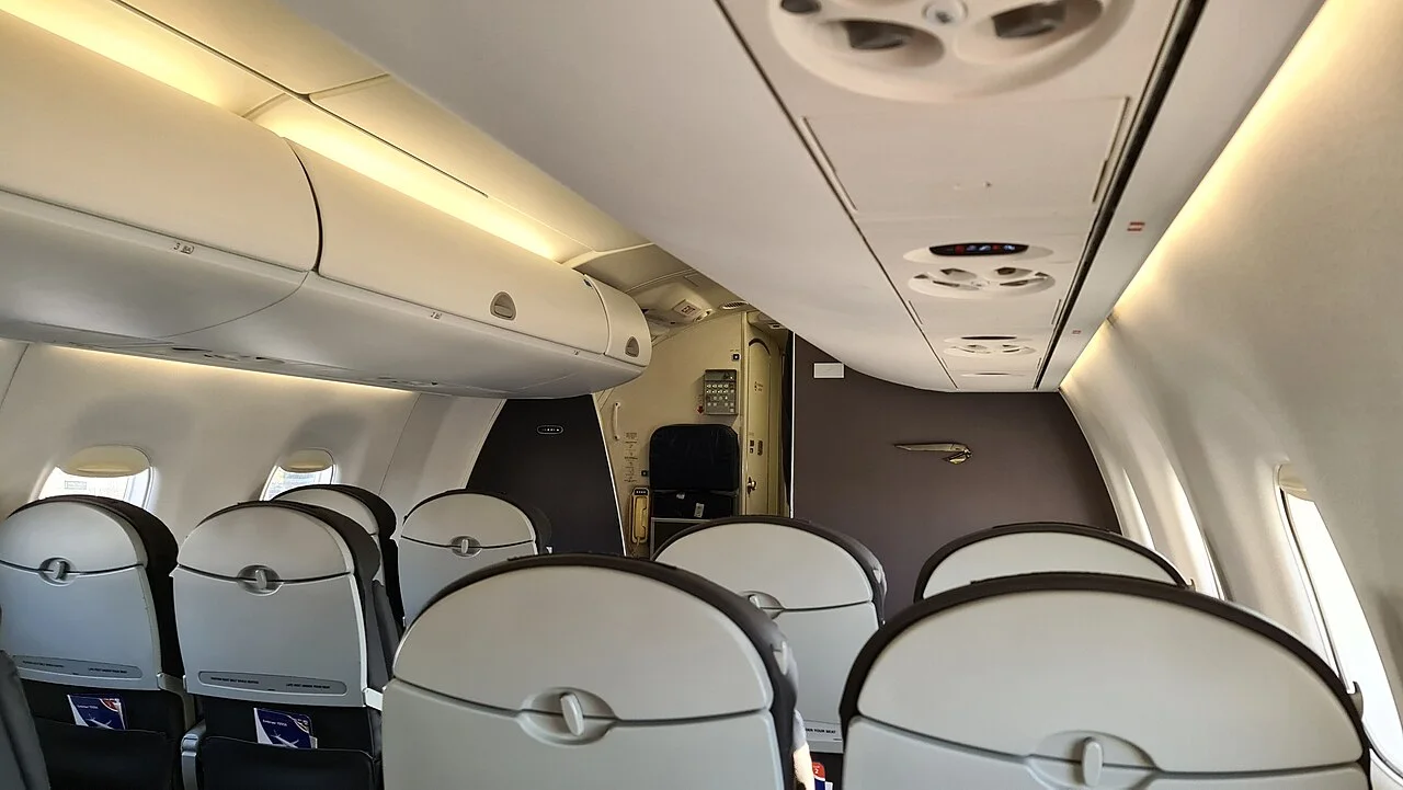 Пассажирский салон Embraer 190 авиакомпании BA Cityflyer