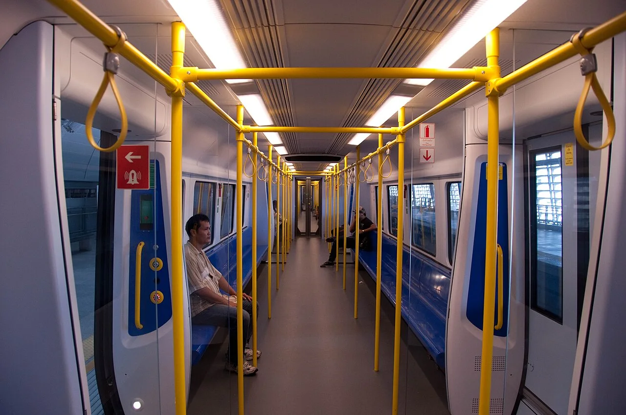 Салон поезда Airport Rail Link в Бангкоке