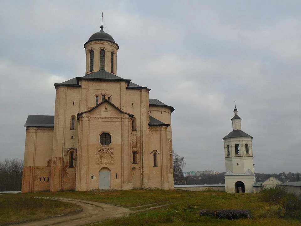 Свирская церковь и отдельная колокольня в Смоленске
